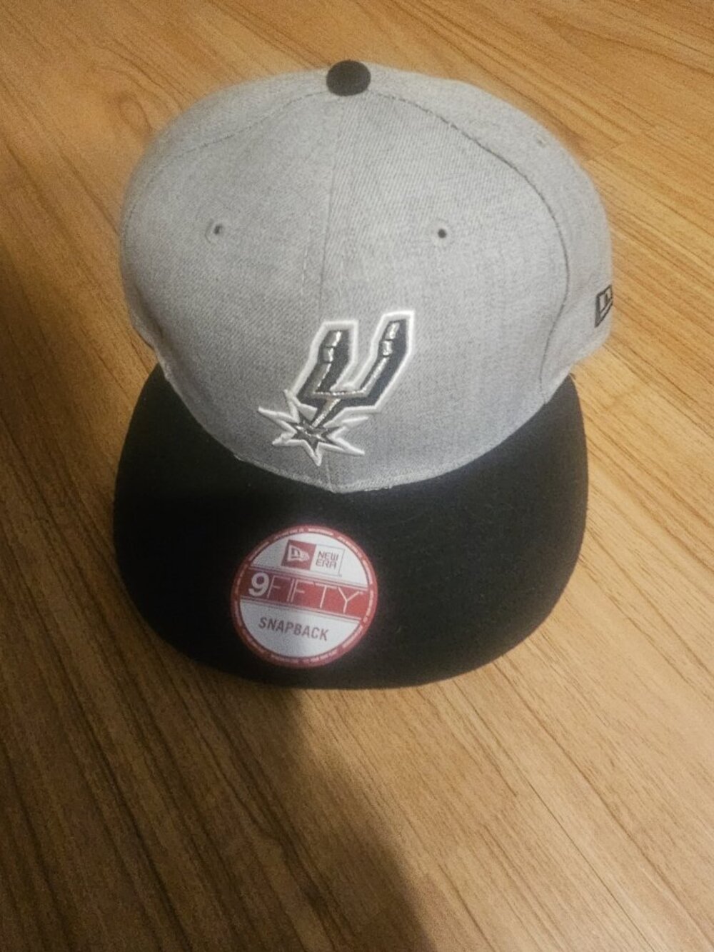 New Era 9Fifty San Antonio Spurs Basketball Hat Cap Snapback NBA Gray and Black